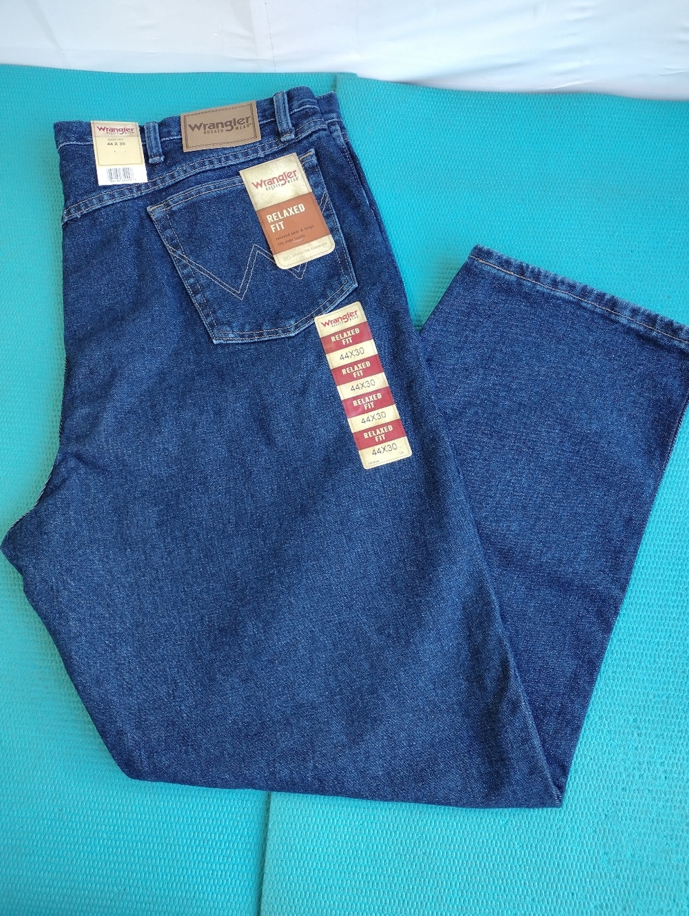 NWT Wrangler Men's Relaxed Fit Cotton Jeans Straight Size 44 X30